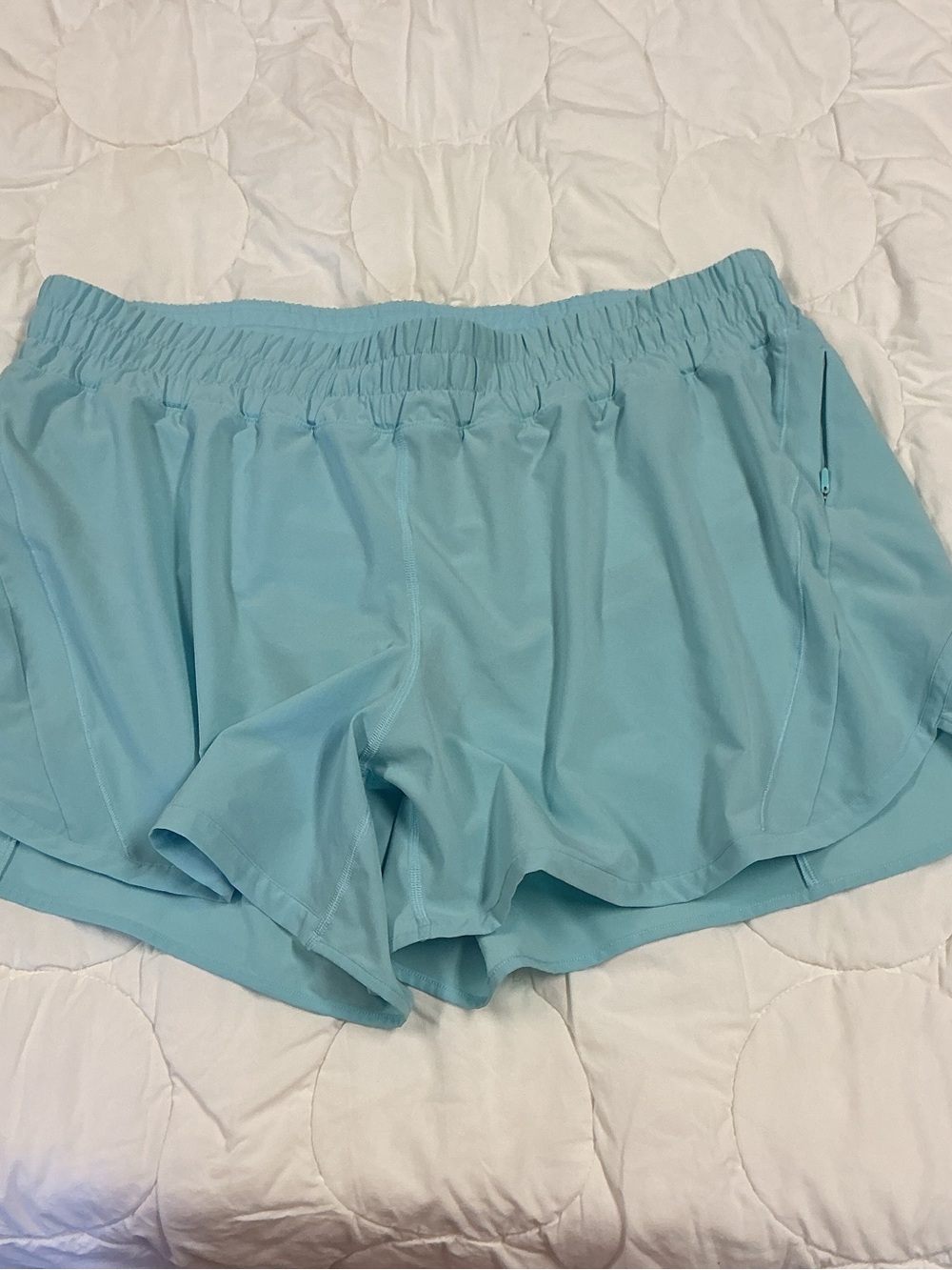 Lululemon Women’s SZ 20 Track that mid rise lined shorts 5” in Icing blue